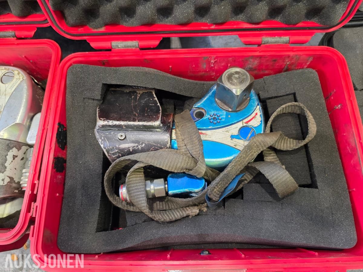 Diverse hydrauliske muttertrekkere,aggrgat,slanger,deler