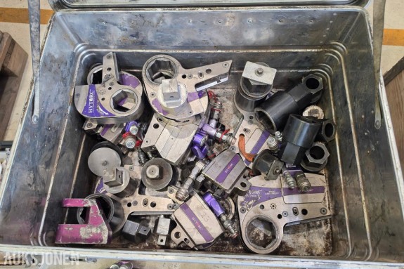 Diverse hydrauliske muttertrekkere,aggrgat,slanger,deler