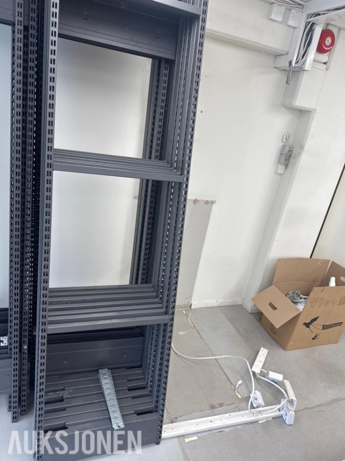 Komplett Wanzl butikkinnredning / hyllesystem – over 4 500 deler