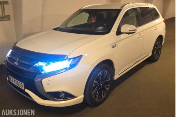 2016 Mitsubishi  OUTLANDER PHEV 2.0 121hk  4WD hengerfeste HUD SKINN S+V DEKK EU OK 03.2028          158000km