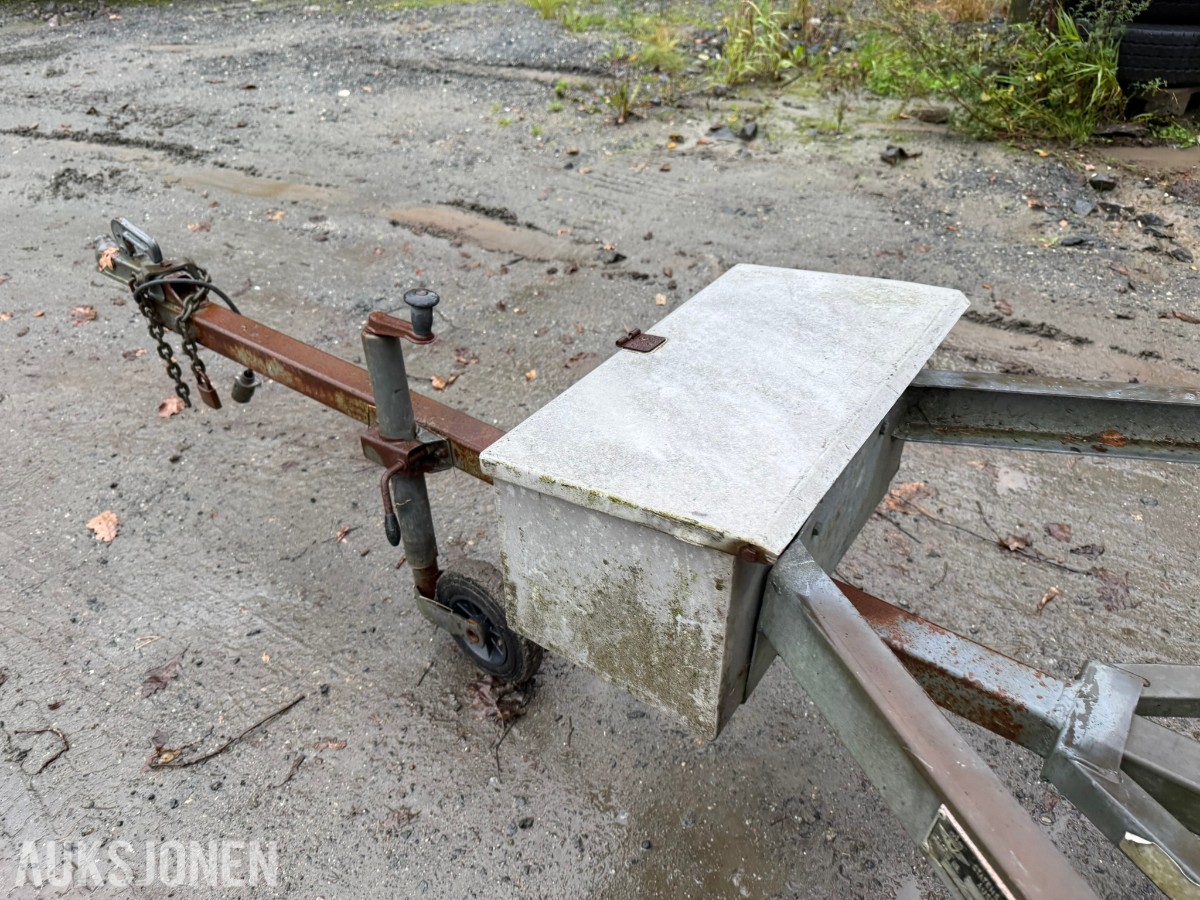 Brenderup skilthenger - varslingshenger – hev-/senkbar skiltplate