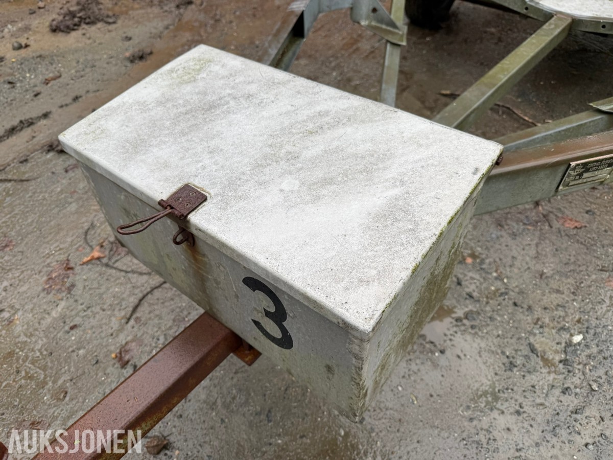 Brenderup skilthenger - varslingshenger – hev-/senkbar skiltplate