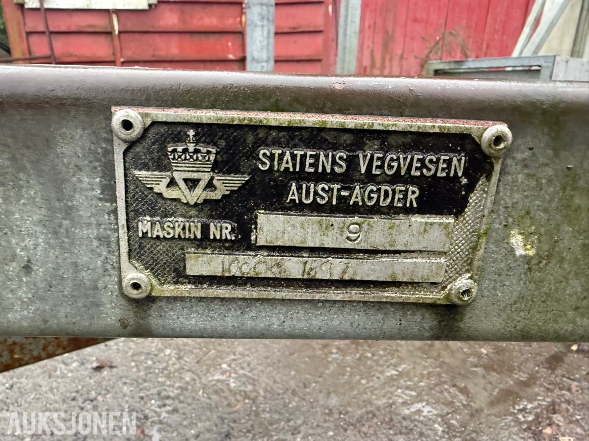 Brenderup skilthenger - varslingshenger – hev-/senkbar skiltplate