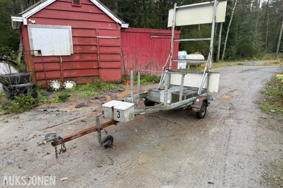 Brenderup skilthenger - varslingshenger – hev-/senkbar skiltplate