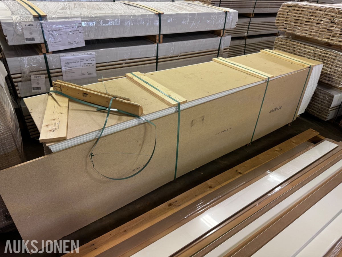 1 pakke plater 48 plater med hvit folie. 620x2820x10 mm