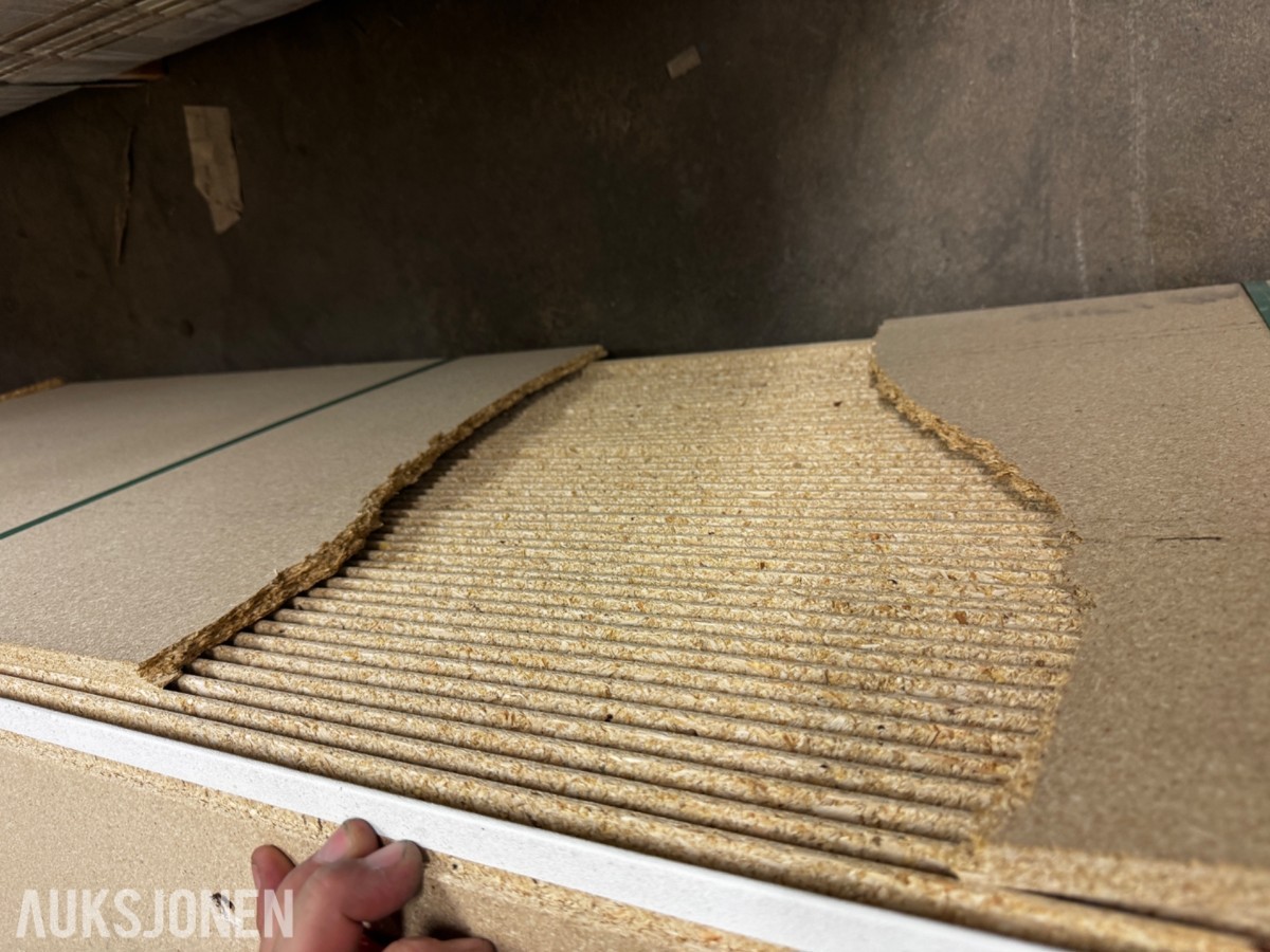 1 pakke plater 48 plater med hvit folie. 620x2820x10 mm