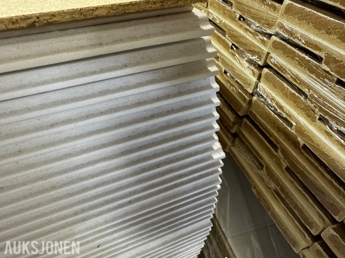 1 pakke plater 48 plater med hvit folie. 620x2820x10 mm
