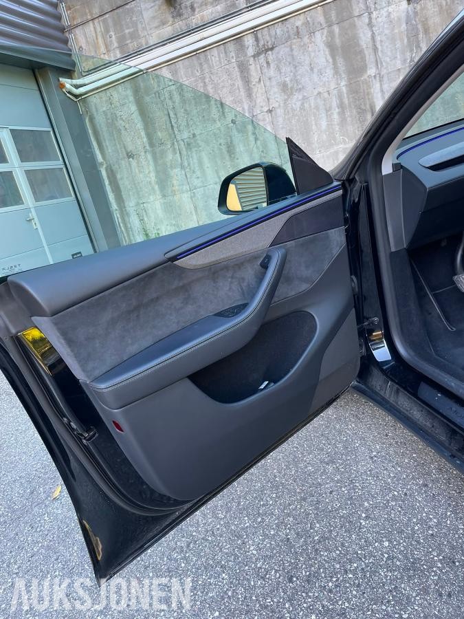 2025 Tesla Model Y Long Range AWD Autopilot, Premium interiør, Varmepakke