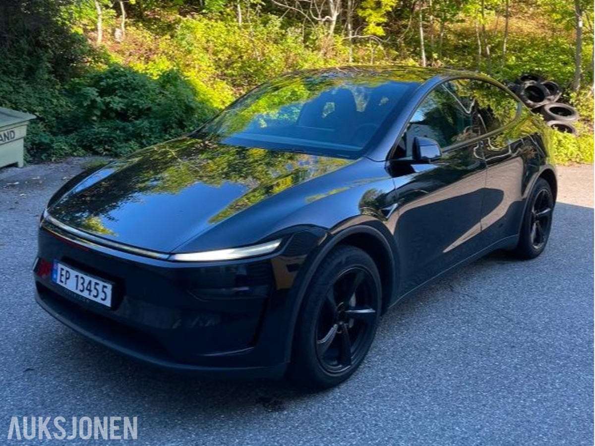 2025 Tesla Model Y Long Range AWD Autopilot, Premium interiør, Varmepakke
