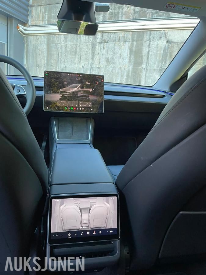 2025 Tesla Model Y Long Range AWD Autopilot, Premium interiør, Varmepakke