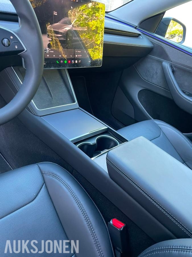 2025 Tesla Model Y Long Range AWD Autopilot, Premium interiør, Varmepakke