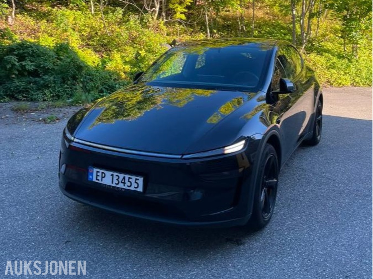 2025 Tesla Model Y Long Range AWD Autopilot, Premium interiør, Varmepakke