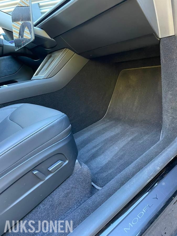 2025 Tesla Model Y Long Range AWD Autopilot, Premium interiør, Varmepakke