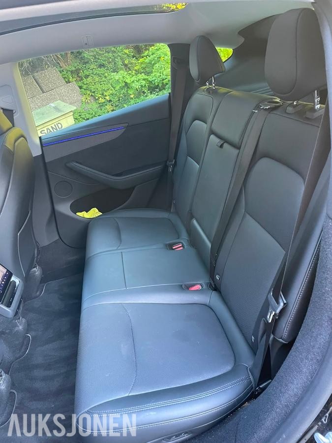 2025 Tesla Model Y Long Range AWD Autopilot, Premium interiør, Varmepakke