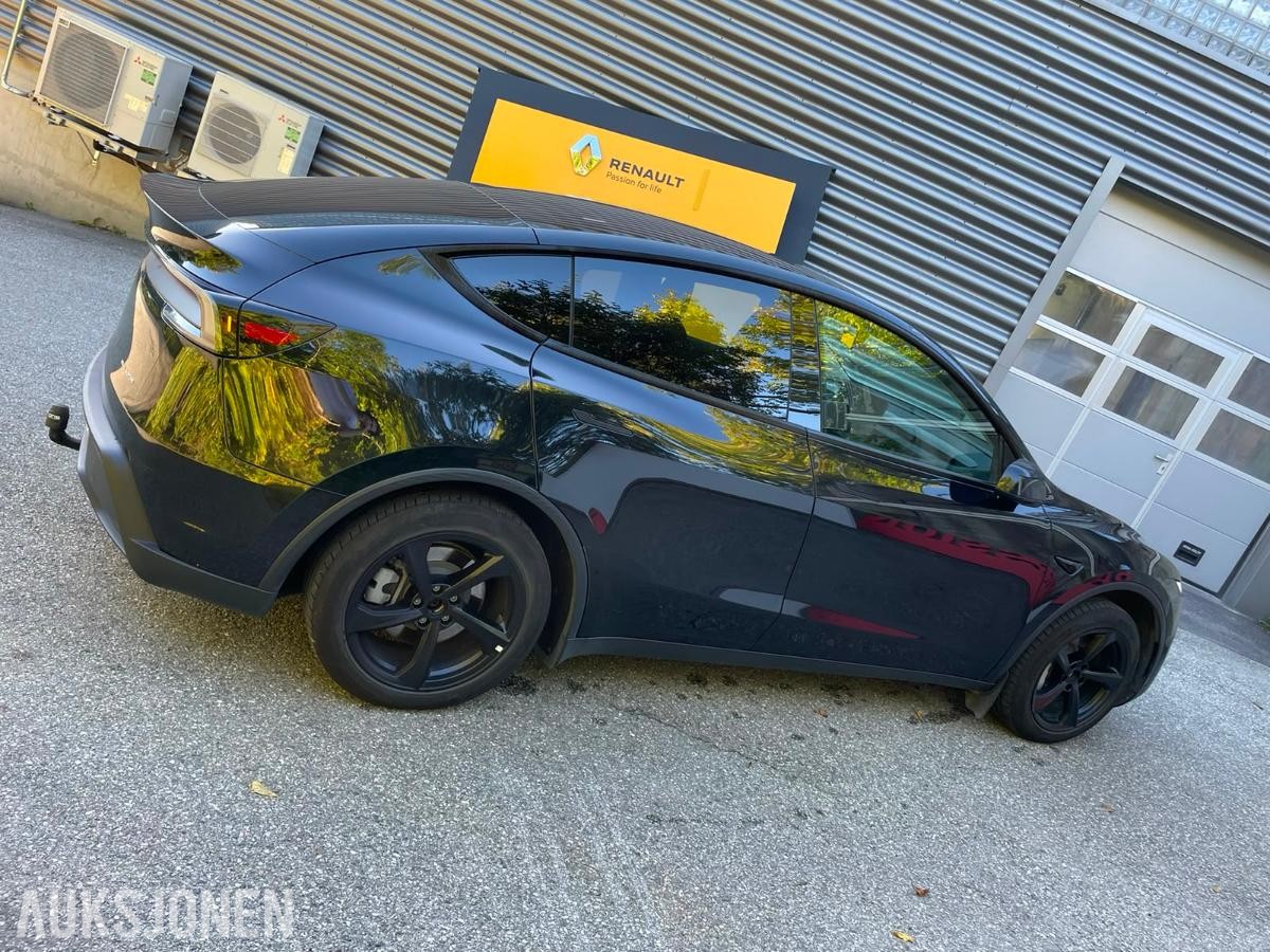 2025 Tesla Model Y Long Range AWD Autopilot, Premium interiør, Varmepakke