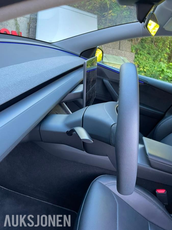 2025 Tesla Model Y Long Range AWD Autopilot, Premium interiør, Varmepakke