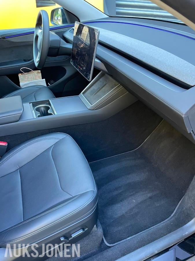 2025 Tesla Model Y Long Range AWD Autopilot, Premium interiør, Varmepakke