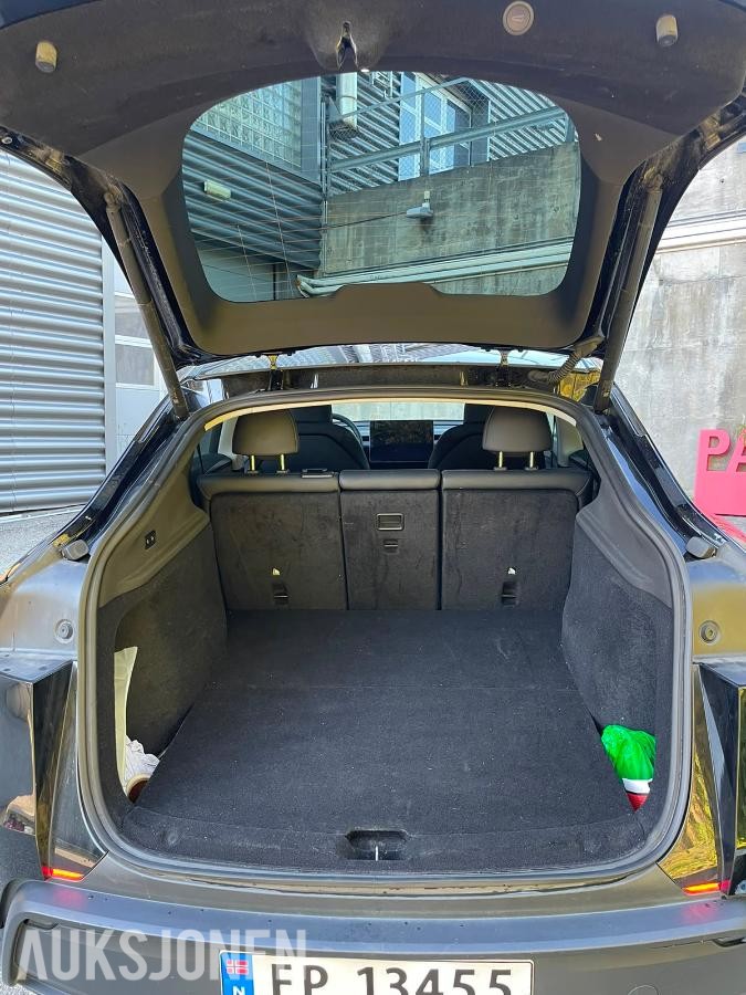 2025 Tesla Model Y Long Range AWD Autopilot, Premium interiør, Varmepakke