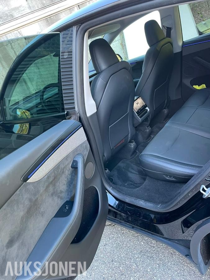 2025 Tesla Model Y Long Range AWD Autopilot, Premium interiør, Varmepakke