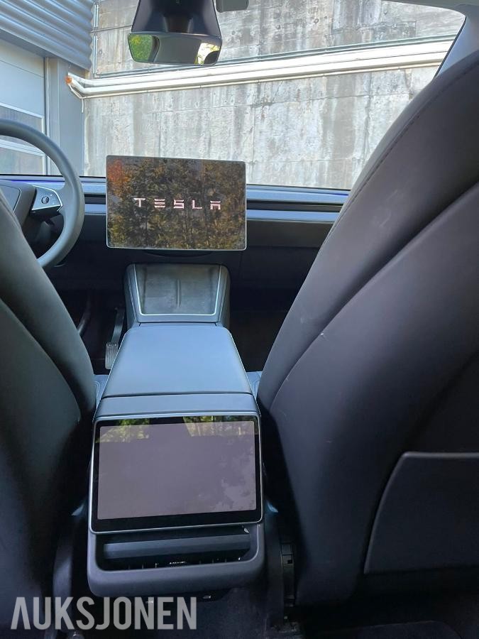 2025 Tesla Model Y Long Range AWD Autopilot, Premium interiør, Varmepakke