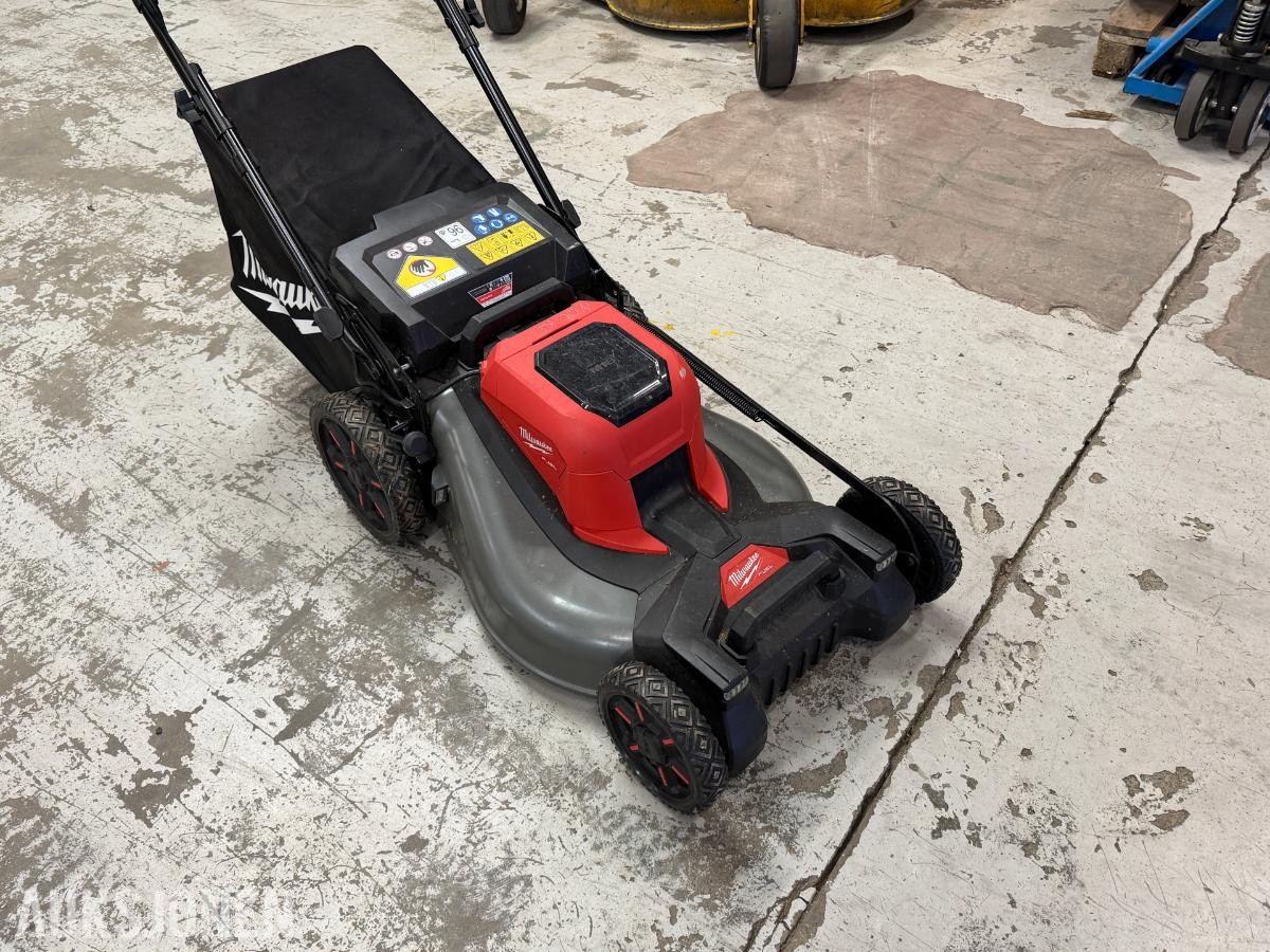 2024 Milwaukee M18 F2LM53 el. gressklipper m/oppsamler