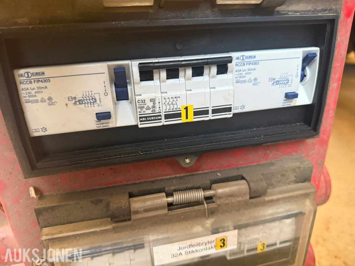 Byggstrøm byggestrømskap 400V – 32A/230V uttak – kraftig tilførselskabel