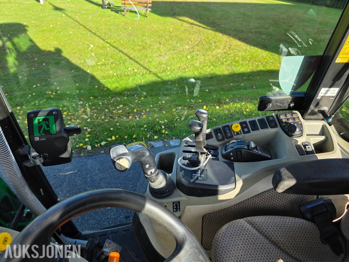 2019 John Deere 4066R traktor med 440 R lesseapparat-feiemaskin-skuffe-snøskjær-