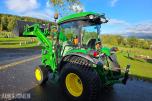 2019 John Deere 4066R traktor med 440 R lesseapparat-feiemaskin-skuffe-snøskjær-