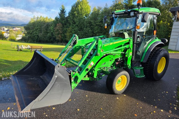 2019 John Deere 4066R traktor med 440 R lesseapparat-feiemaskin-skuffe-snøskjær-
