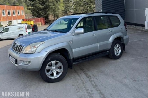 2004 Toyota Land Cruiser 3.0 166hk 4WD 7 SETER S+V DEKK HENGERFESTE  EU OK 06.2028