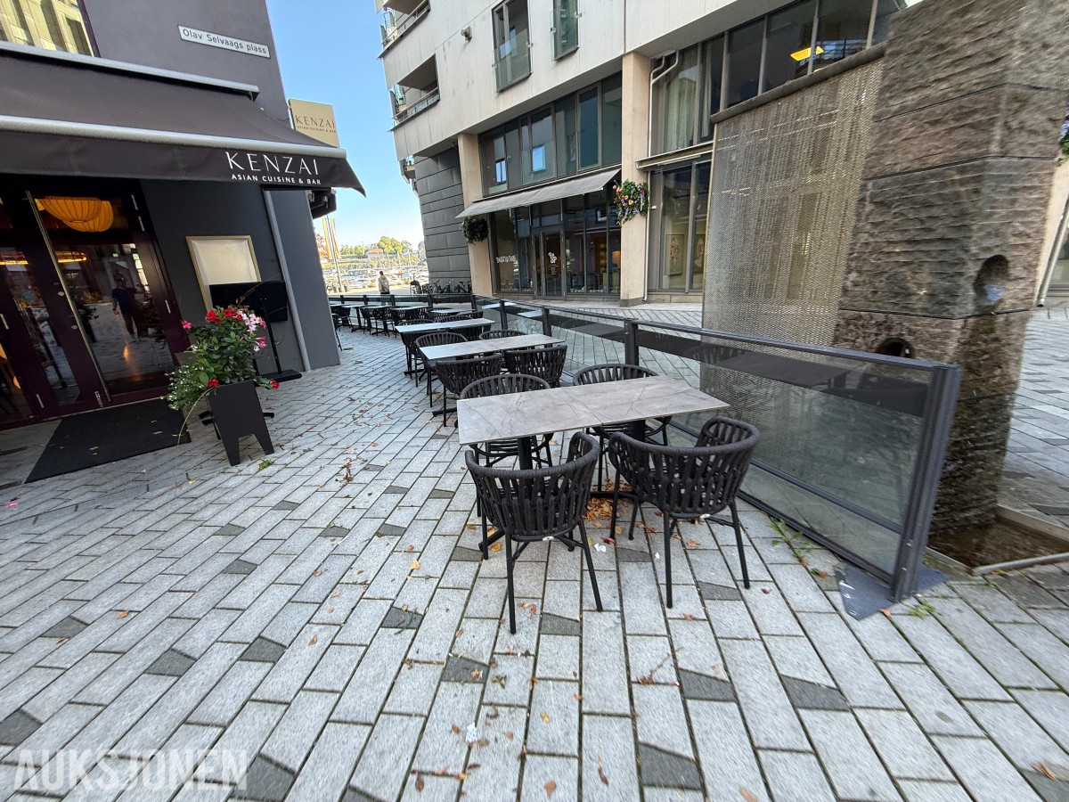 Parti utemøbler / restaurantmøbler – Grattoni IDOL Collection – bord og stoler