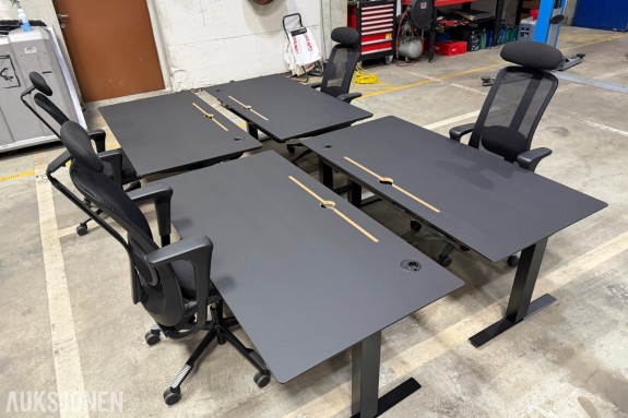 4 stk HÅG SoFi kontorstoler med 4 stk Swedstyle elektriske hev-/senk skrivebord 140 × 80 cm