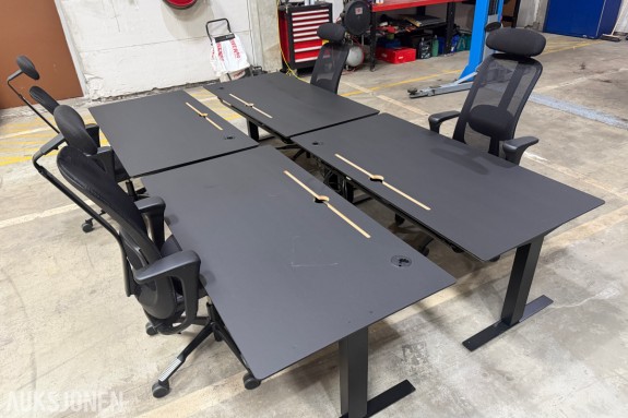 4 stk HÅG SoFi kontorstoler med 4 stk Swedstyle elektriske hev-/senk skrivebord 140 × 80 cm