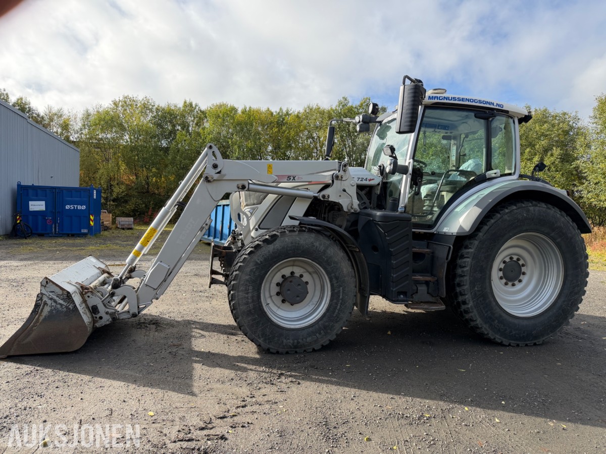 2018 Fendt 724 Vario traktor med laster, 6395 timer