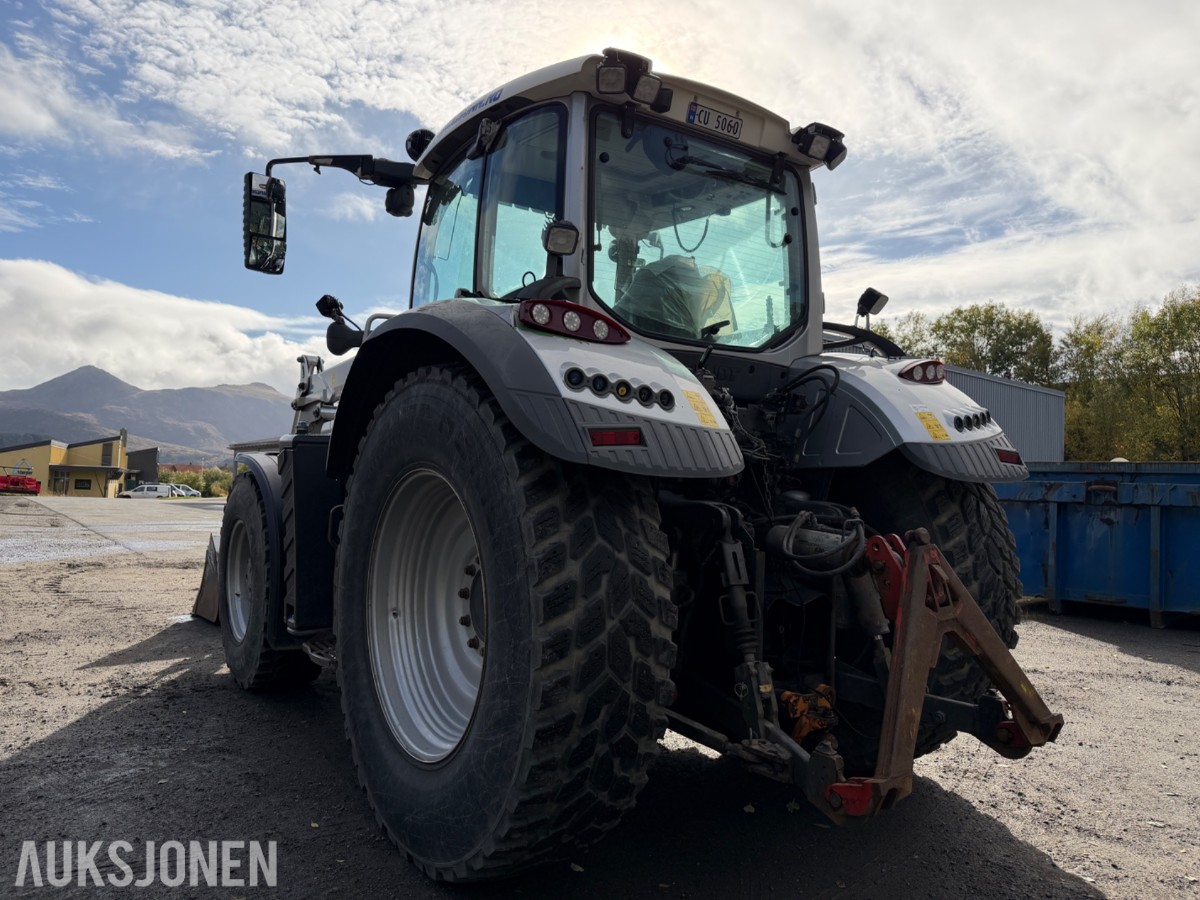 2018 Fendt 724 Vario traktor med laster, 6395 timer