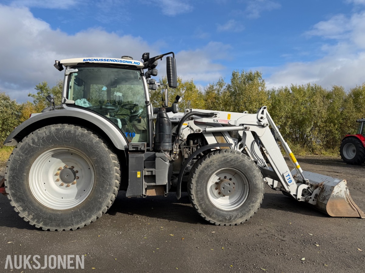 2018 Fendt 724 Vario traktor med laster, 6395 timer