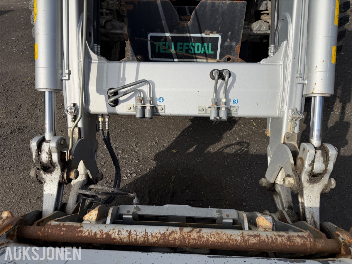 2018 Fendt 724 Vario traktor med laster, 6395 timer
