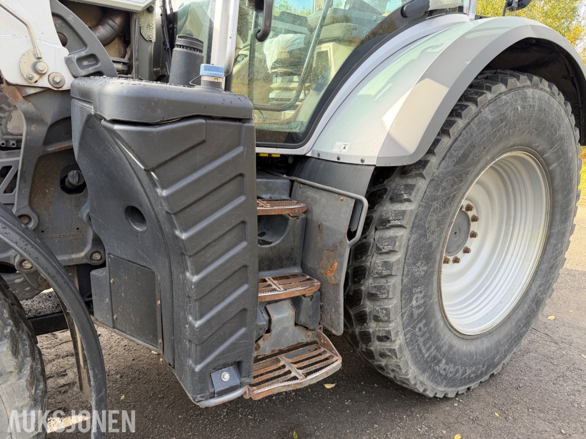2018 Fendt 724 Vario traktor med laster, 6395 timer