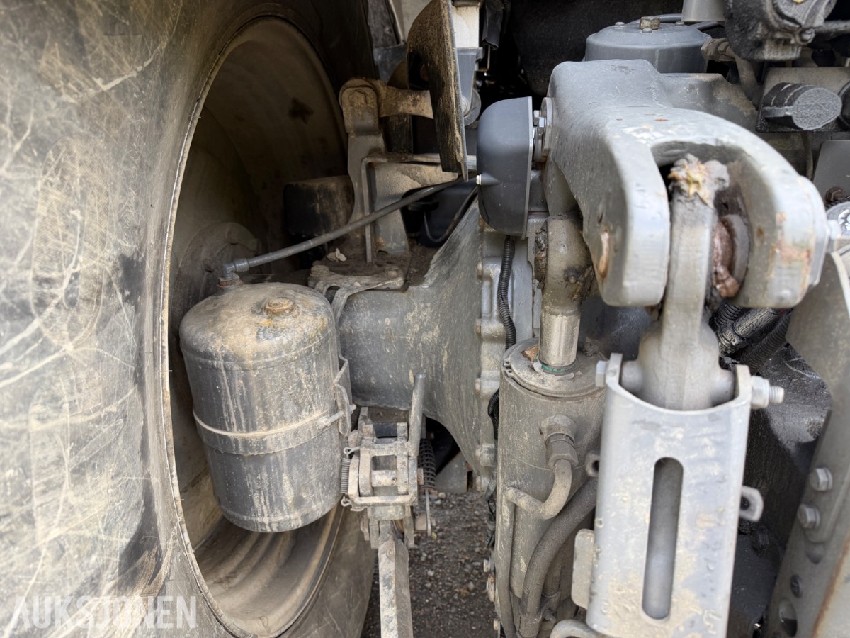 2018 Fendt 724 Vario traktor med laster, 6395 timer