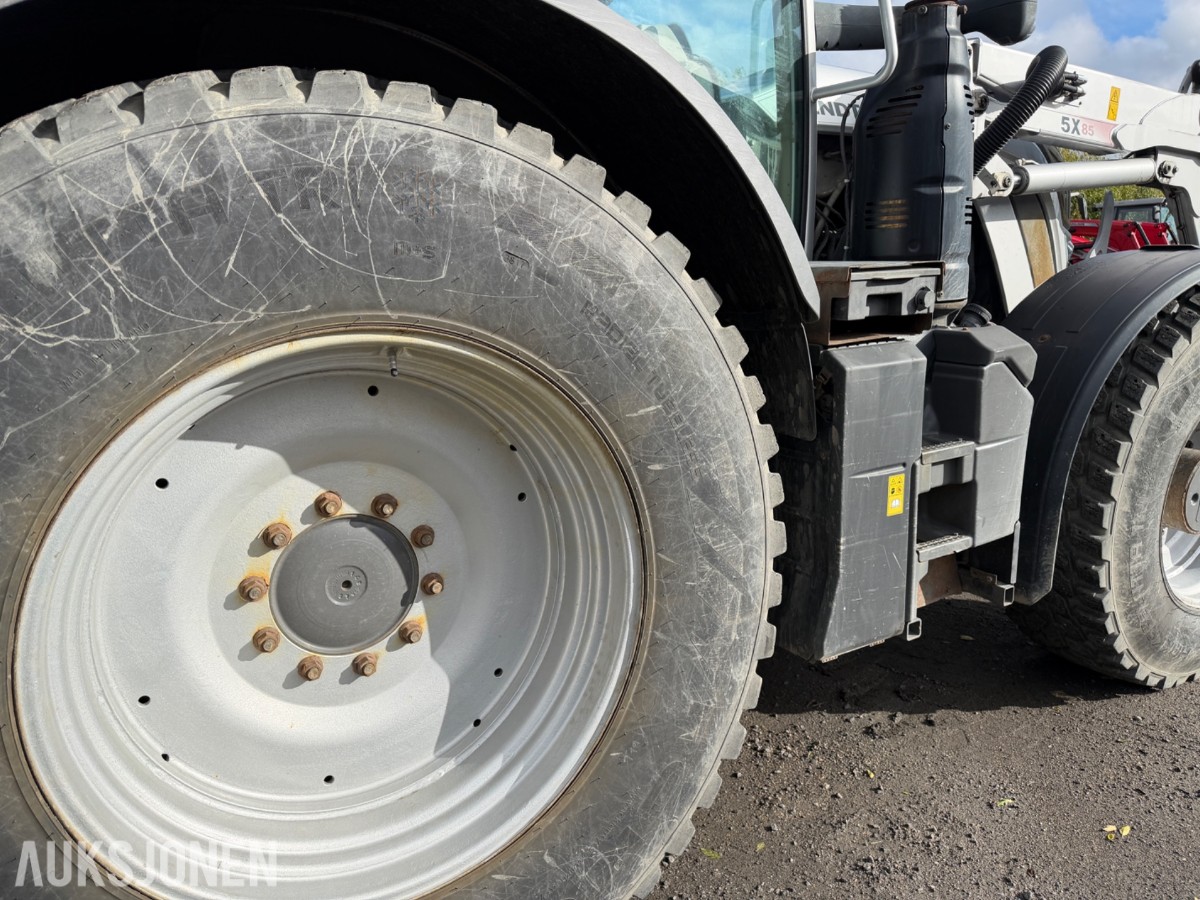 2018 Fendt 724 Vario traktor med laster, 6395 timer