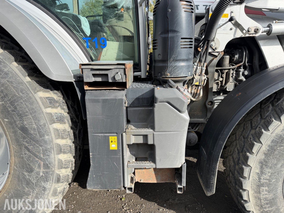2018 Fendt 724 Vario traktor med laster, 6395 timer