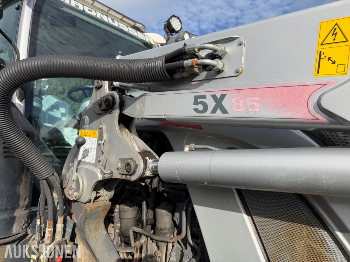 2018 Fendt 724 Vario traktor med laster, 6395 timer