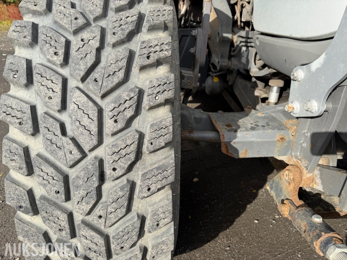 2018 Fendt 724 Vario traktor med laster, 6395 timer