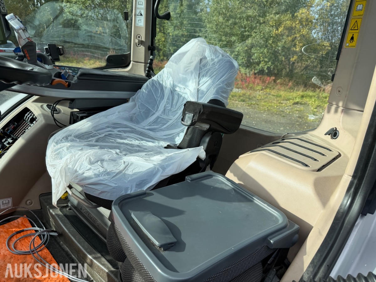 2018 Fendt 724 Vario traktor med laster, 6395 timer