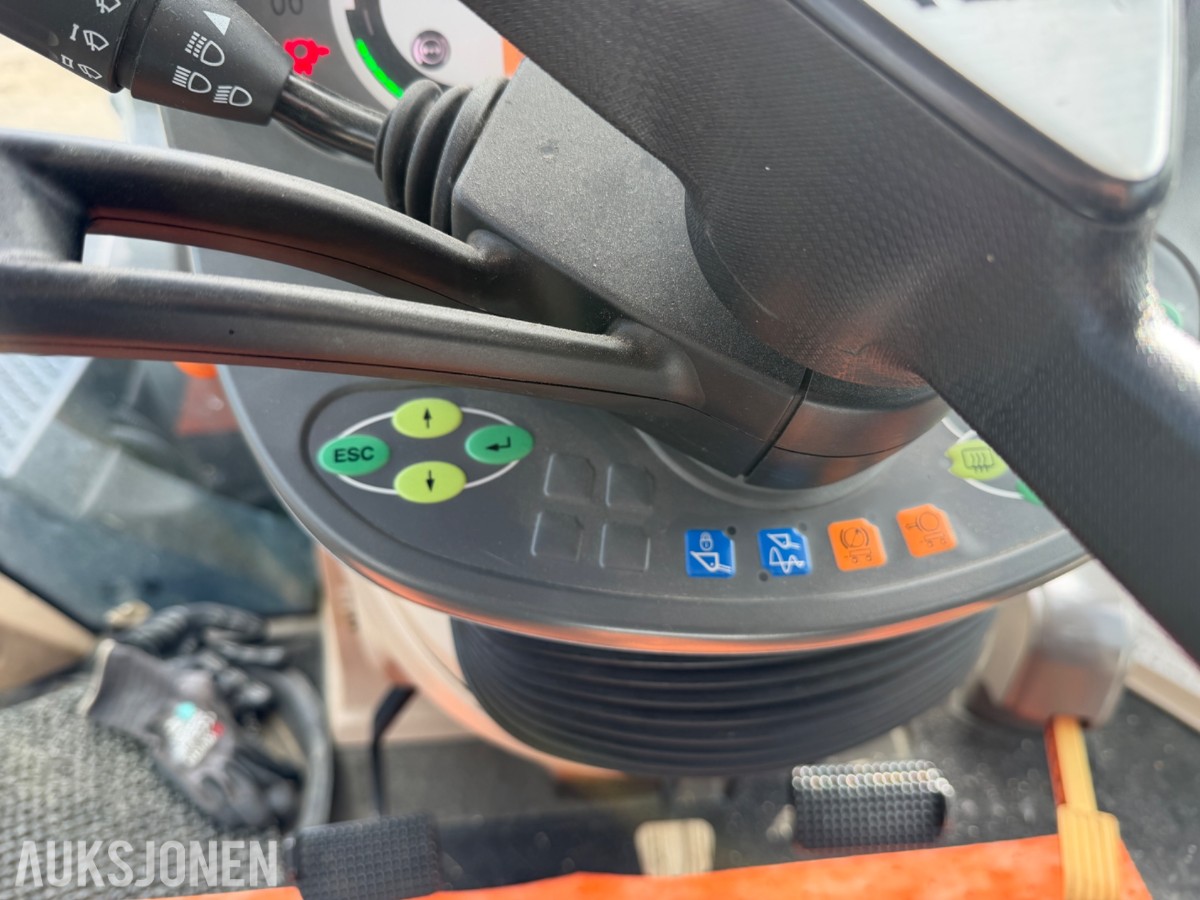 2018 Fendt 724 Vario traktor med laster, 6395 timer
