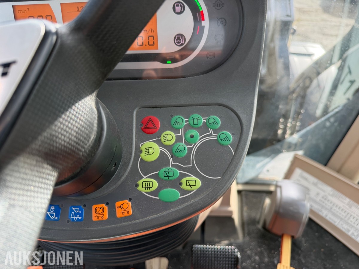2018 Fendt 724 Vario traktor med laster, 6395 timer