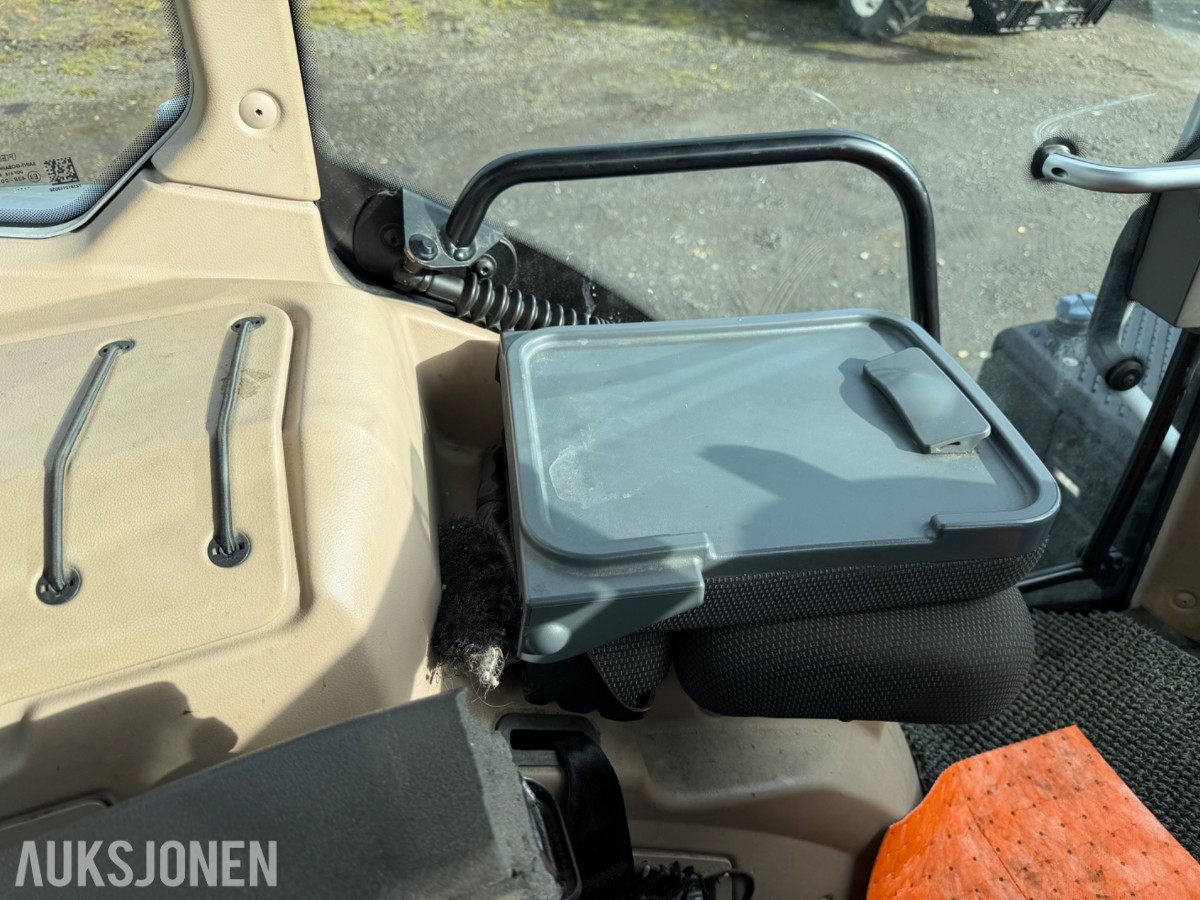 2018 Fendt 724 Vario traktor med laster, 6395 timer