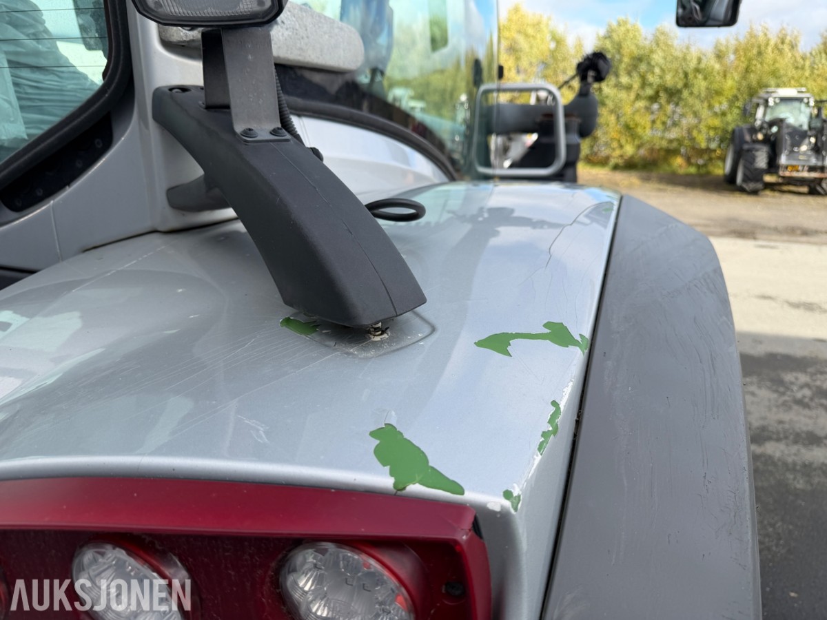 2018 Fendt 724 Vario traktor med laster, 6395 timer