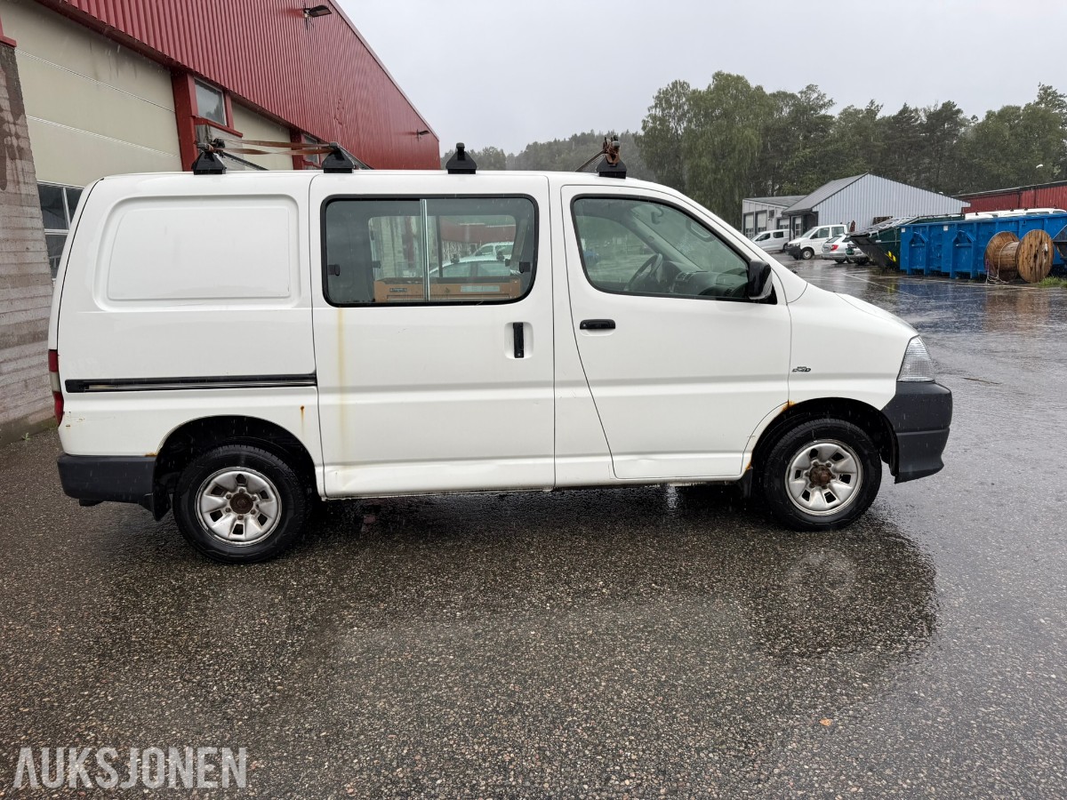 2011 Toyota HIACE 2.5-117 D 4WD - 90992 KM