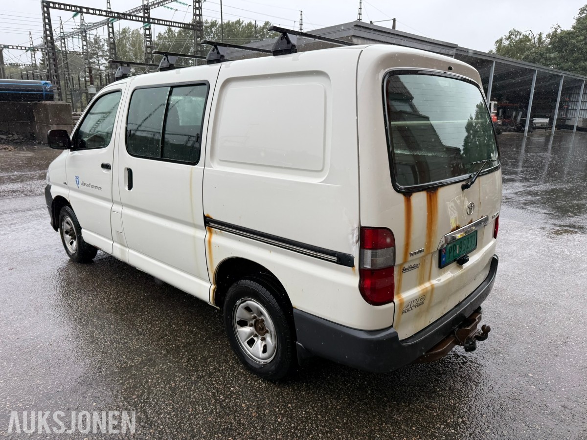 2011 Toyota HIACE 2.5-117 D 4WD - 90992 KM